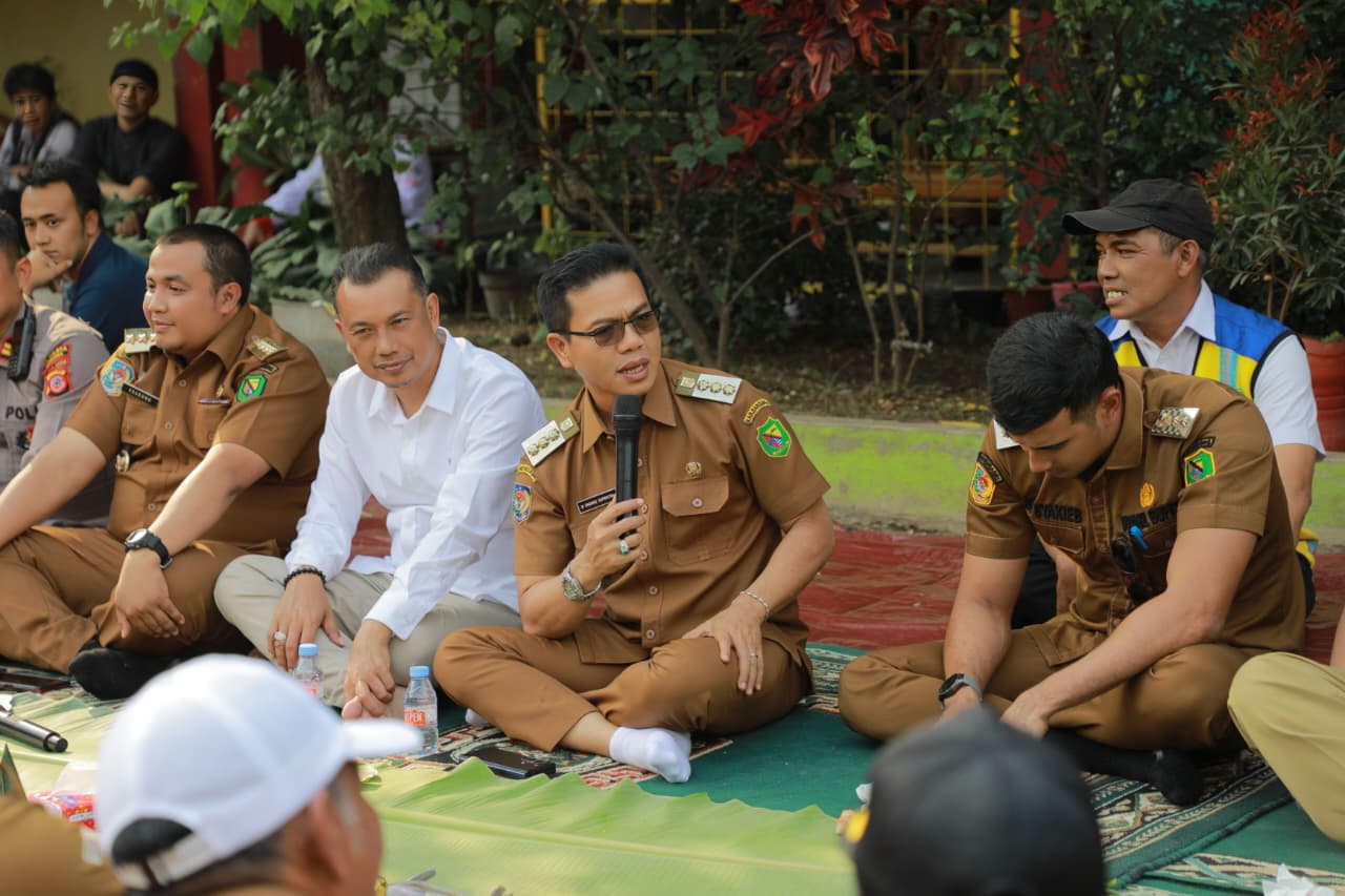 Bupati Bandung Dadang Supriatna menyampaikan rencana perubahan status 7.550 PPPK paruh waktu menjadi penuh waktu mulai Januari 2027.