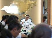 Bupati Bandung Dadang Supriatna atau KDS saat memimpin rapat koordinasi proses persetujuan lingkungan sebagai persyaratan perizinan berusaha di Kabupaten Bandung, Rabu (9/9/2026).