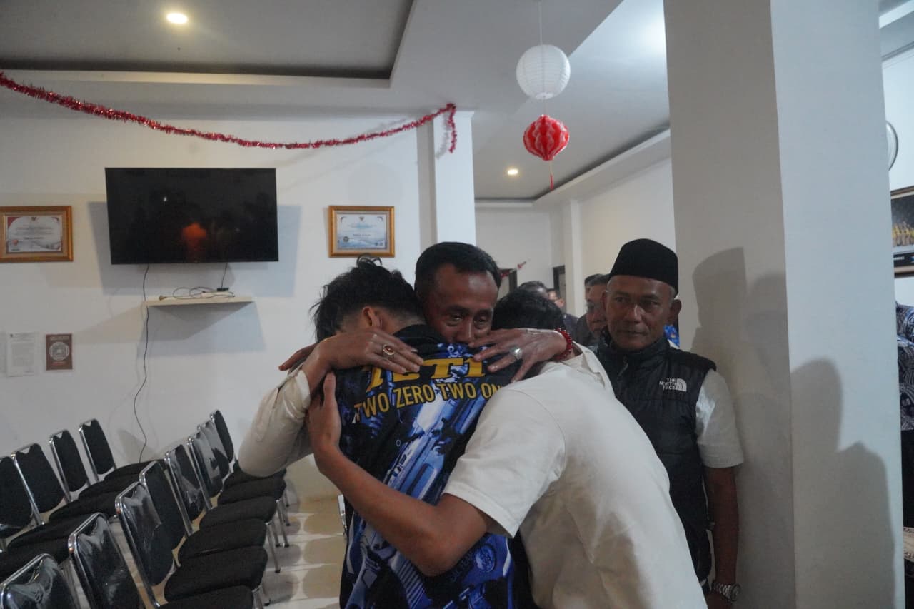 10 korban selamat Kapal Virgo 8 tiba di Garut. Pemkab tahan kepulangan mereka demi pemulihan trauma. Simak langkah pemulihan trauma korban Virgo 8 selengkapnya!