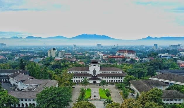 Menyingkap Kabut Sejarah Kota Bandung