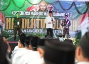 Bupati Bandung Dadang Supriatna menyampaikan program sertifikasi gratis sarana keagamaan dalam Konferensi MWC NU Rancaekek.