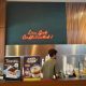 Makmur Jaya Coffee Roasters di Jalan Lengkong Besar, Bandung, salah satu kedai kopi yang dikenal melalui menu Es Kopi Susu Makmur dan pilihan biji kopi.
