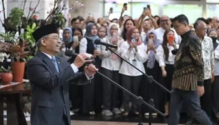 Tepuk Tangan di Lapangan Banteng, Keringat Dingin Rakyat Pembayar Pajak