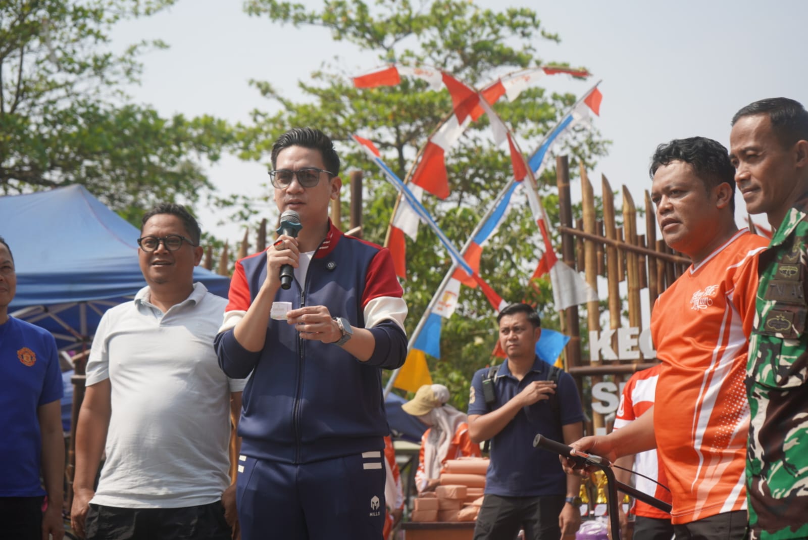 Wakil Bupati Sumedang M. Fajar Aldila menghadiri puncak acara Milangkala Ke-46 Kelurahan Talun di Alun-Alun Sumedang Utara.