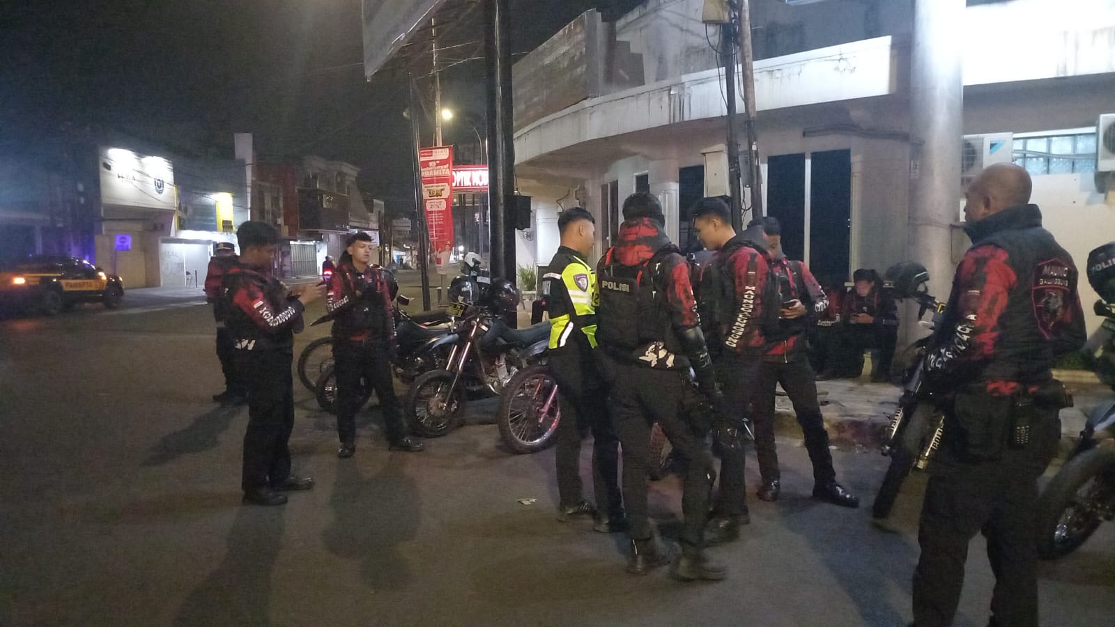 Tim Maung Galunggung bersama sejumlah satuan fungsi Polres Tasikmalaya Kota melaksanakan patroli Kegiatan Rutin Yang Ditingkatkan (KRYD), Minggu (27/9/2026) dini hari.