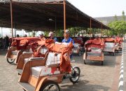 Penyaluran 220 becak listrik bantuan Presiden kepada pengemudi becak di Kabupaten Sumedang