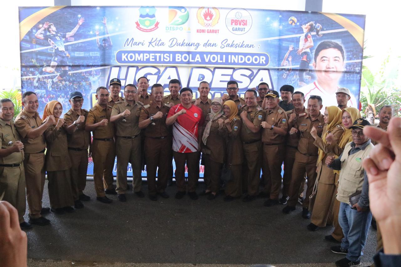 Pembukaan Liga Desa Bola Voli Indoor Piala Bupati Garut 2026 di GOR Cikuray RAA Adiwidjaya yang diikuti tim dari berbagai kecamatan.