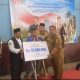 Penyerahan perlindungan BPJS Ketenagakerjaan kepada 200 pekerja rentan Desa Jatimukti, Kecamatan Jatinangor, Sumedang.