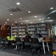 Ruang perpustakaan modern yang dimanfaatkan sebagai tempat membaca, belajar, berdiskusi, dan mengembangkan keterampilan.