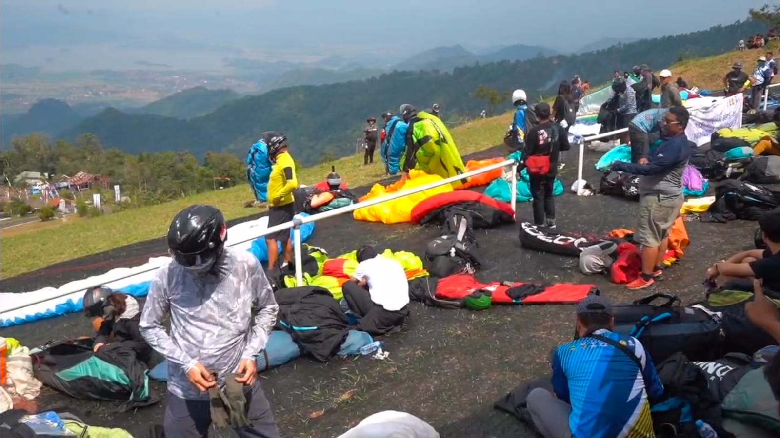 Persiapan West Java Paragliding Championship WJPC 2026 di Kabupaten Sumedang dengan target 100 pilot peserta.