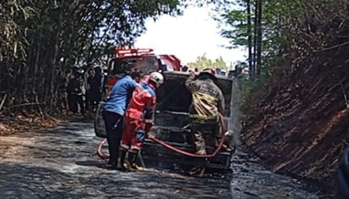 Toyota Kijang Terbakar di Tasikmalaya, Diduga Korsleting