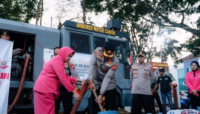 Water Cannon Jadi Penyelamat, 8.000 Liter Air Tiap Hari