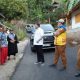 Bupati Sumedang H. Dony Ahmad Munir meninjau langsung progres pembangunan ruas Jalan Sindang Taman - Gembong, tepatnya di Blok Pasir Batang, Kabupaten Sumedang, Selasa (15/9/2026).