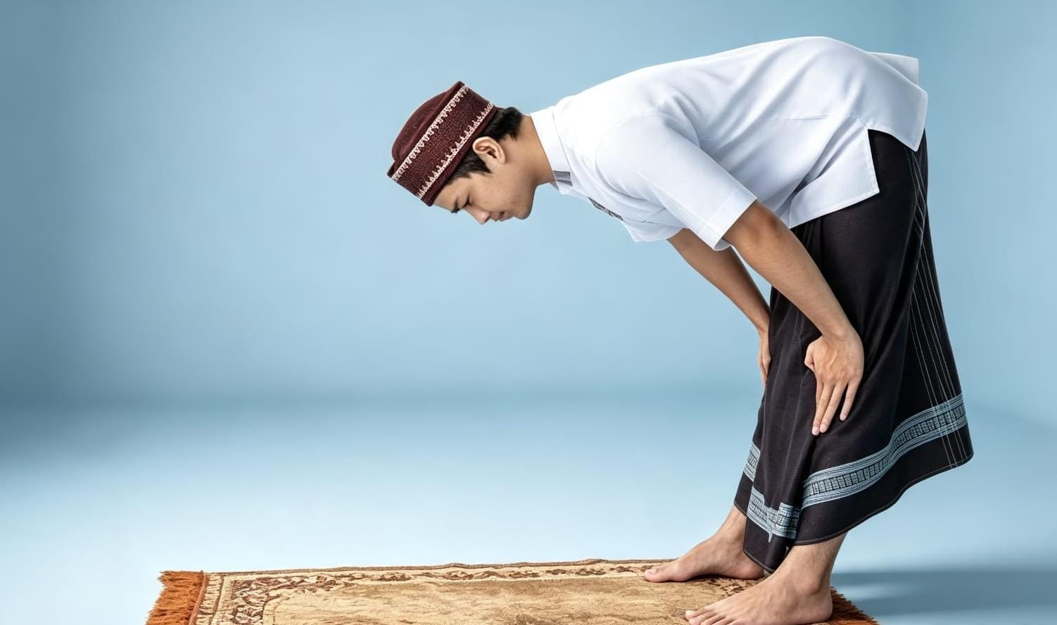 Rukuk adalah rukun shalat yang menjadi simbol ketundukan mutlak hamba kepada Sang Pencipta