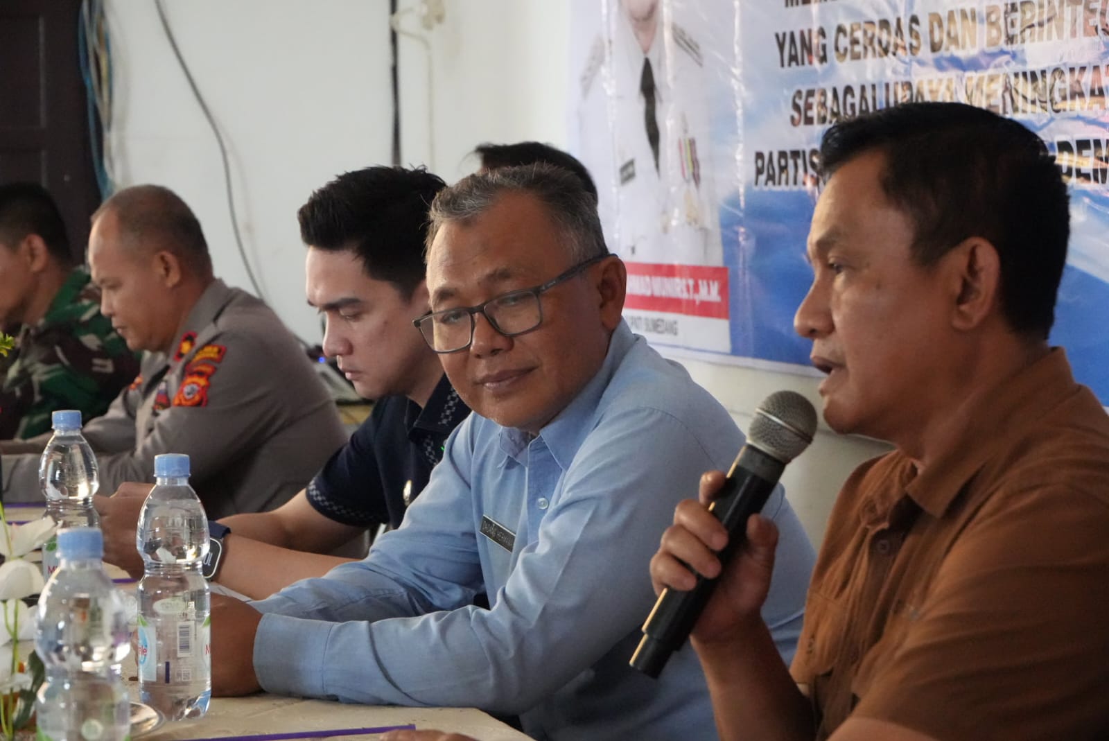 Wakil Bupati Sumedang M. Fajar Aldila saat menyampaikan imbauan menjaga kebersihan DAS Cimande.