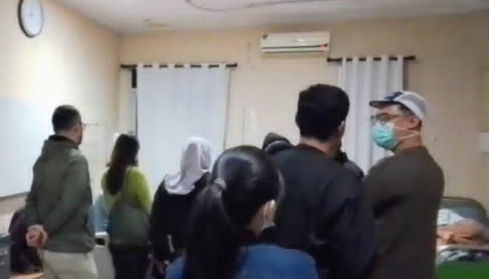 Diduga Keracunan, 14 Siswa SDN 2 Cipeundeuy Dilarikan ke Rumah Sakit