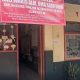 Spanduk klaim kepemilikan tanah terpasang di bangunan SDN 2 Kertamulya, Padalarang, Bandung Barat.