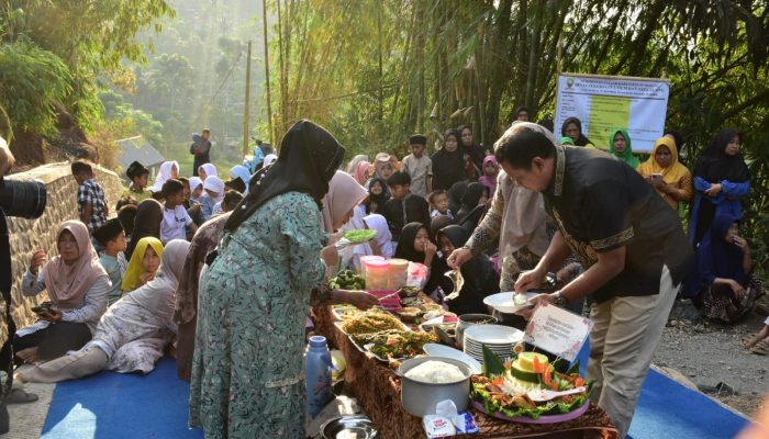 Warga Margalaksana Syukuran Jalan Baru, Akses Ekonomi Makin Lancar
