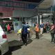 Petugas kepolisian melakukan penyelidikan atas penemuan WNA Tiongkok yang meninggal di sebuah hotel di Kabupaten Karawang.