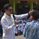 Wabup Sumedang M. Fajar Aldila memberikan pesan kepada siswa SMPN 1 Darmaraja tentang karakter dan literasi digital.
