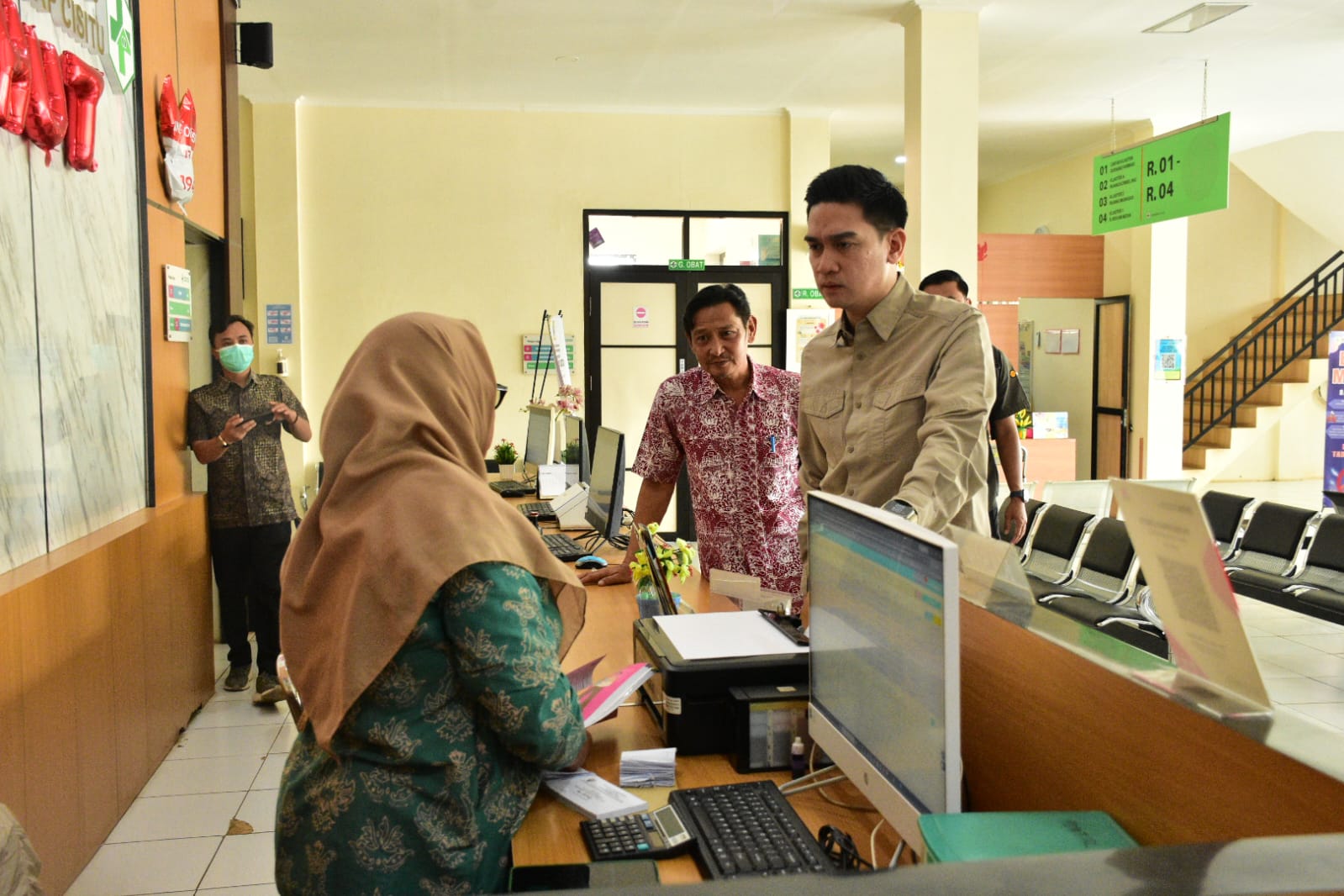 Wakil Bupati Sumedang M. Fajar Aldila meninjau UPTD Puskesmas Situraja, Kamis (24/9/2026).