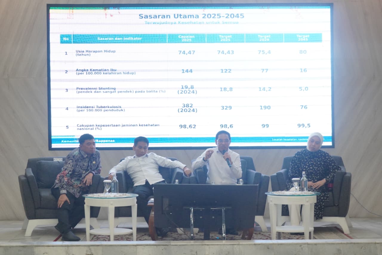 Pertemuan Lintas Sektor bersama Wakil Menteri Dalam Negeri (Wamendagri) RI Dr. Akhmad Wiyagus dan Wakil Menteri Kesehatan (Wamenkes) RI dr. Benjamin Paulus Octavianus di Gedung Pendopo Kabupaten Garut, Selasa (22/9/2026).