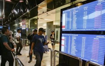 Bandara Soekarno Hatta ditutup sementara untuk seluruh aktifitas penerbangan karena adanya indikasi sebaran abu vulkanik dari Gunung Anak Krakatau.