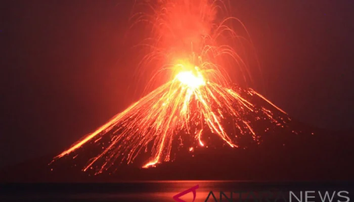 Erupsi Anak Krakatau dan Dentuman di Bandung Bisa Jadi Berkaitan