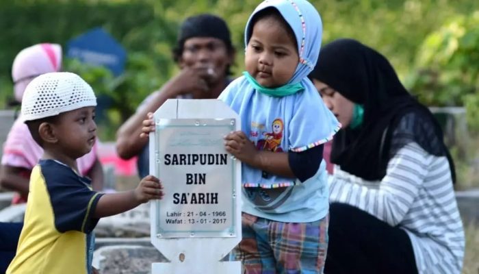 Memelihara Anak Yatim: Jaminan Surga yang Terlupakan