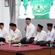 Ketua Baznas RI Sodik Mudjahid memberikan tausyiah pada Pengajian Rutin dan Doa Bersama ASN Kabupaten Sumedang di Gedung Negara Sumedang, Kamis (1/10/2026) malam
