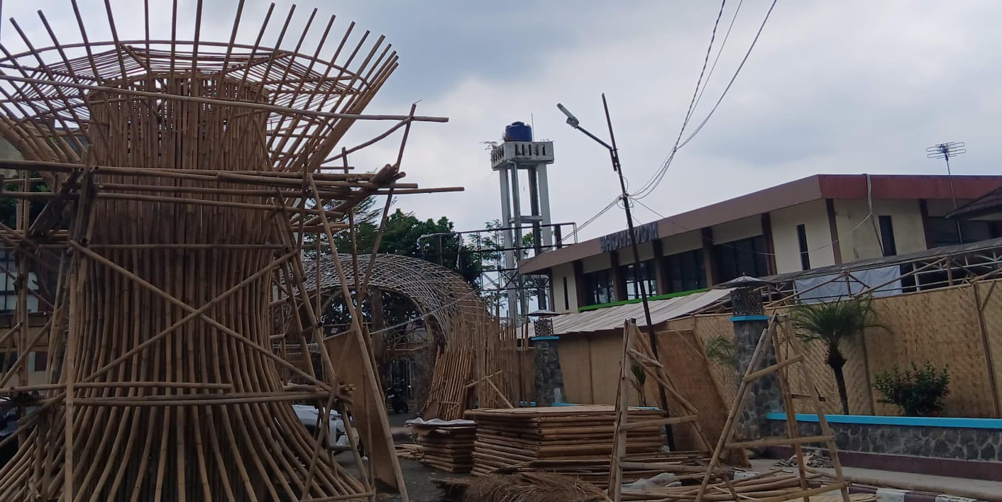 Priangan Bamboo Fest 2026 akan digelar di Kota Tasikmalaya pada 14-18 Oktober 2026, menjadi bagian rangkaian Hari Jadi ke-25 Kota Tasikmalaya.