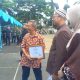 Wali Kota Tasikmalaya Viman Alfarizi Ramadhan menyerahkan penghargaan kepada pengusaha Lungnajaya.