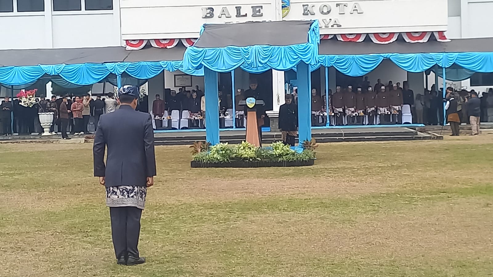 Upacara peringatan Hari Jadi ke-25 Kota Tasikmalaya di Lapangan Bale Kota Tasikmalaya.