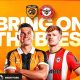 Para pemain Hull City dan Brentford saat terlibat duel sengit memperebutkan bola dalam laga terakhir kedua tim. Kedua klub bersiap saling tikam pada pekan ke-8 Liga Inggris di MKM Stadium, Minggu malam (25/10).
