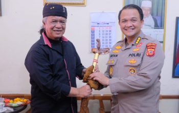 Ada Apa Bid Humas Polda Jabar Datangi Rumah Abah Anton?