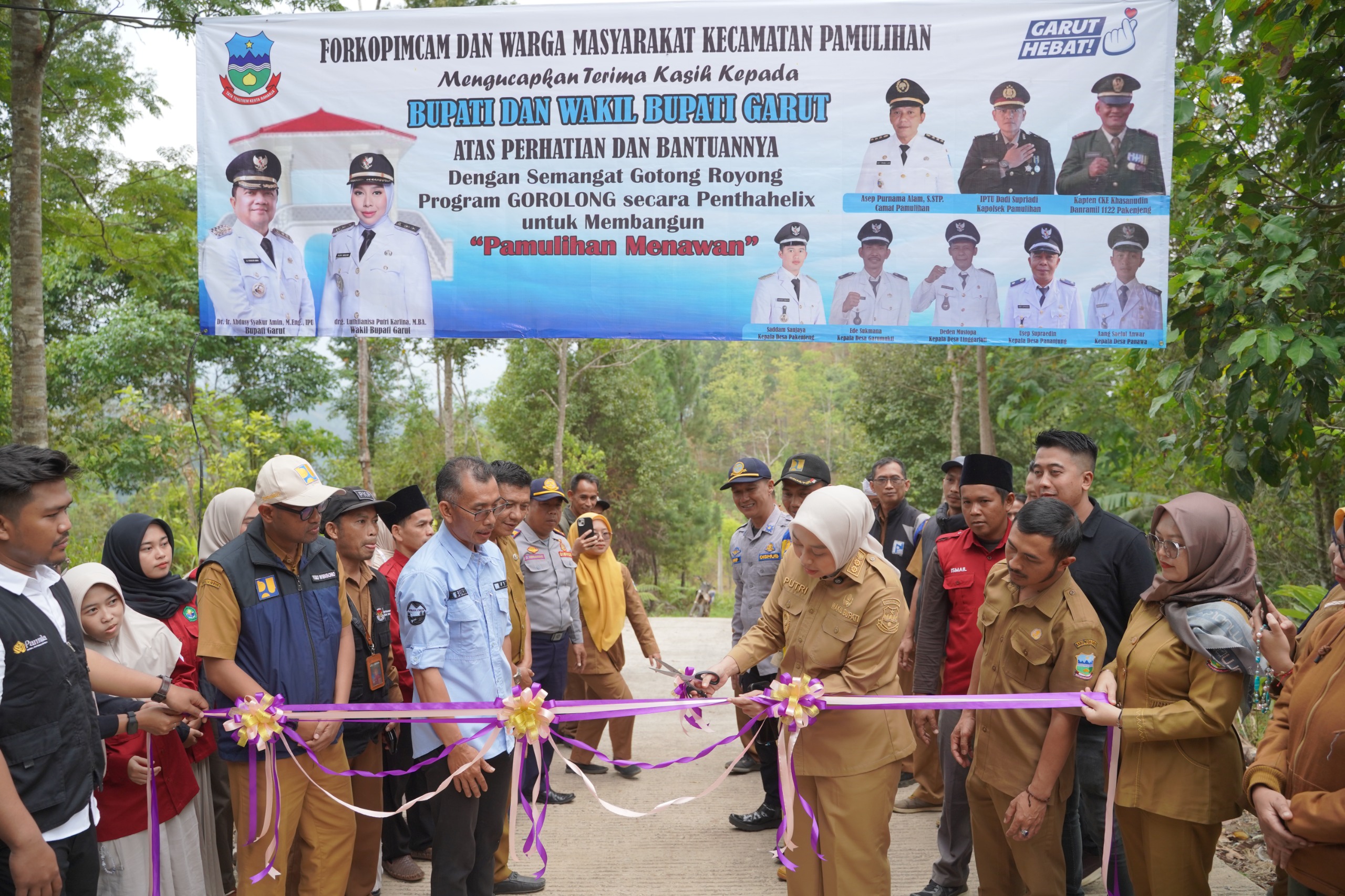 Wakil Bupati Garut Putri Karlina meresmikan jalan di Kampung Ciangkrong, Desa Jatimanah, Pamulihan.