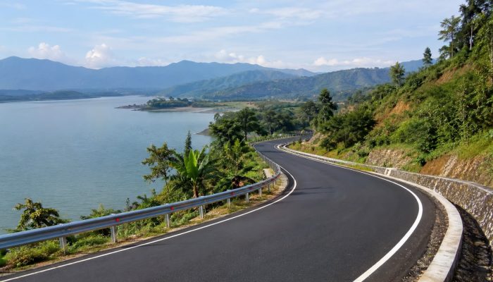 Jalan Mulus ke Jatigede, Waspada Longsor di Pasirringkik!