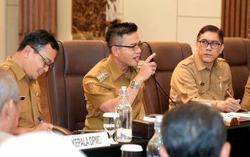 Bupati Bandung Dadang Supriatna saat menghadiri Sosialisasi Realokasi Bantuan Keuangan Khusus di Soreang.