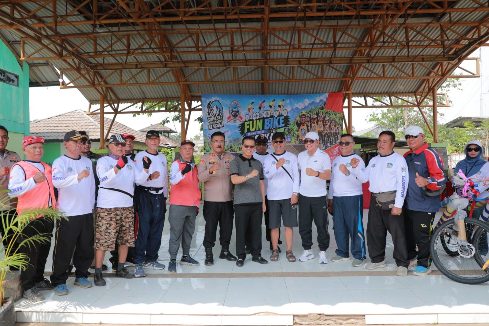 Bupati Bandung Dadang Supriatna melepas peserta Fun Bike HUT ke-5 GOSEKA di Rancaekek.