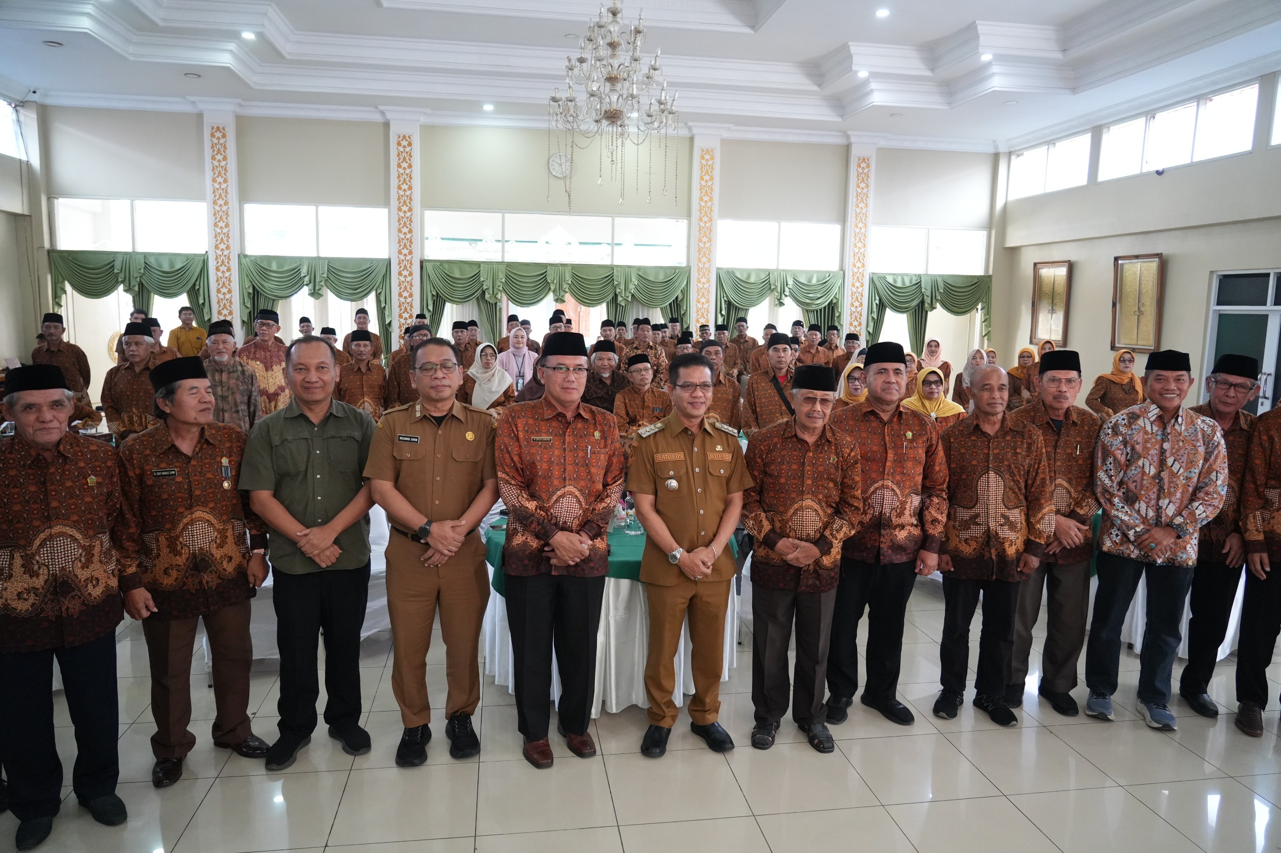 Bupati Bandung Dadang Supriatna saat menghadiri Sosialisasi Program Kerja PWRI Kabupaten Bandung di Rumah Dinas Bupati.