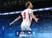 Harry Kane merayakan golnya saat Inggris melawan Ceko di Stadion Wembley.