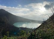 Kawah Putih Surut 40 Persen, Wisatawan Malah Panen Spot Foto!