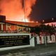 api yang melalap gedung Kantor BPN Karawang pada Rabu (14/10/2026) malam. Insiden ini menghanguskan gudang arsip namun tidak menimbulkan korban jiwa