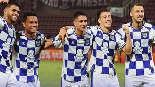 Persib Bandung memuncaki Grup E AFC Champions League Two 2026/2027 usai menang 1-0 atas The Cong-Viettel lewat gol penalti Mariano Peralta di Stadion GBLA, 14 Oktober 2026