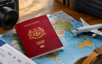Ilustrasi paspor Malaysia yang masuk 10 besar dunia versi Henley Passport Index 2026.