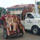 Penyerahan bantuan 100 unit becak listrik Presiden Prabowo kepada pengayuh becak di Cimahi Techno Park.