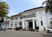 Mata Lelah Gadget? RSHS Bandung Bagi Kacamata Gratis!