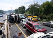 14 Mobil Hancur di KM Keramat Cipularang, Untung Nol Korban Jiwa