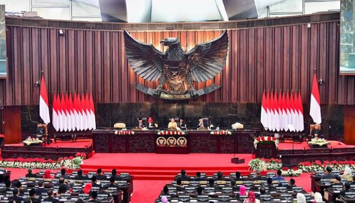 Rakyat Berjuang Menegakkan Demokrasi, Wakil Rakyat Kerja Apa?!