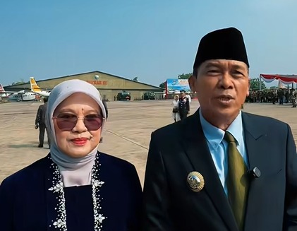 Wali Kota Cimahi Ngatiyana menghadiri Upacara Peringatan HUT ke-81 TNI di Lanud Husein Sastranegara.